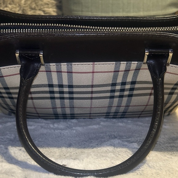 Burberry Canvas Nova Check Medium Square Tote - Picture 12 of 16